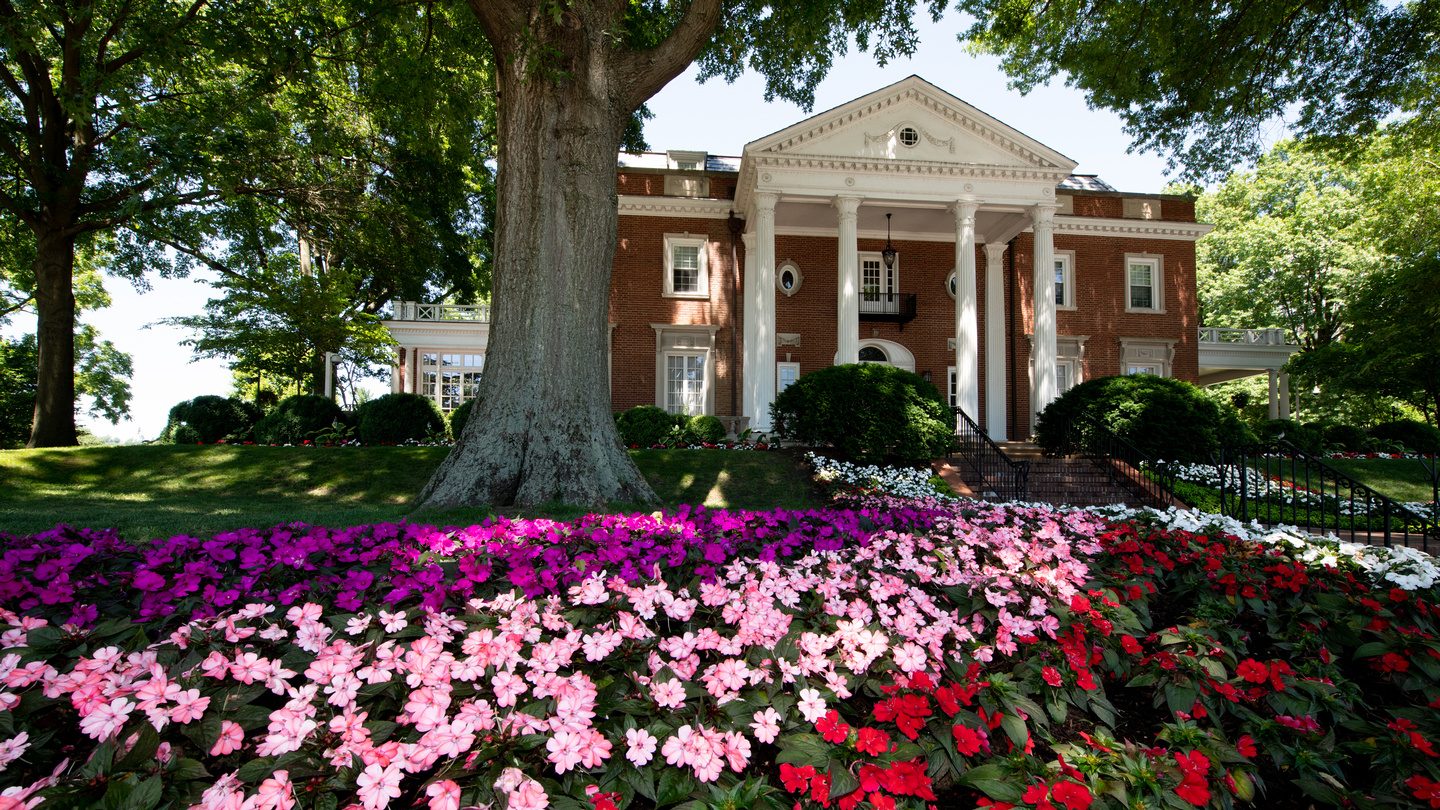 Image of the current Executive Mansion during spring. 